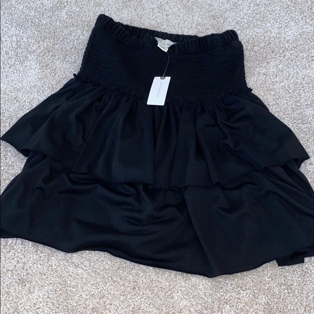 NEW WITH TAGS black flowy skirt